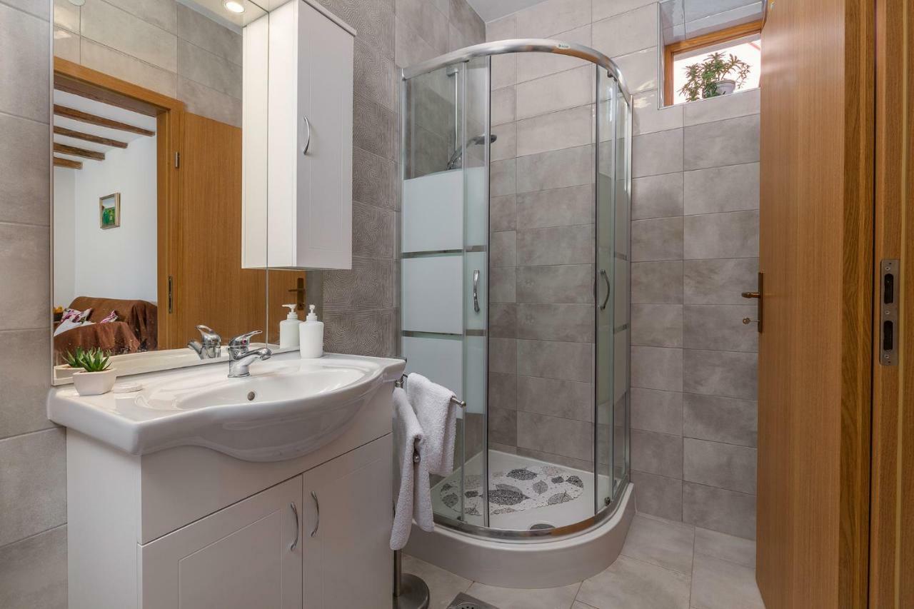 Apartment Malia Kaštelir Extérieur photo