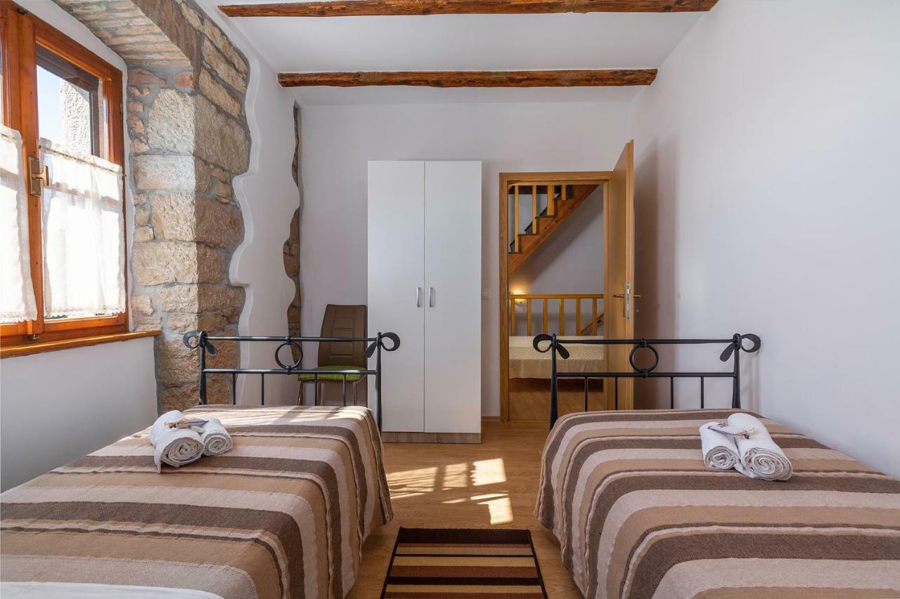Apartment Malia Kaštelir Extérieur photo